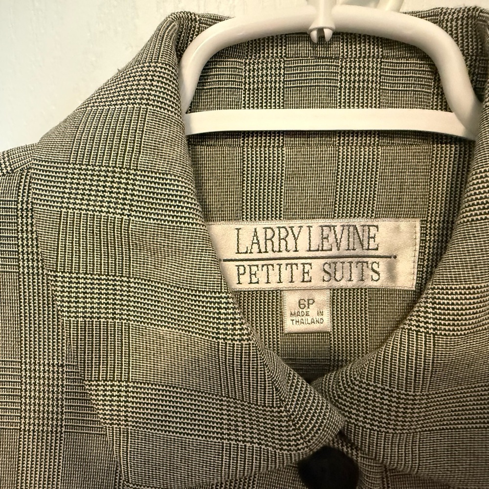 Larry Levine Gray Plaid Women's Suit - Picture 2 of 9